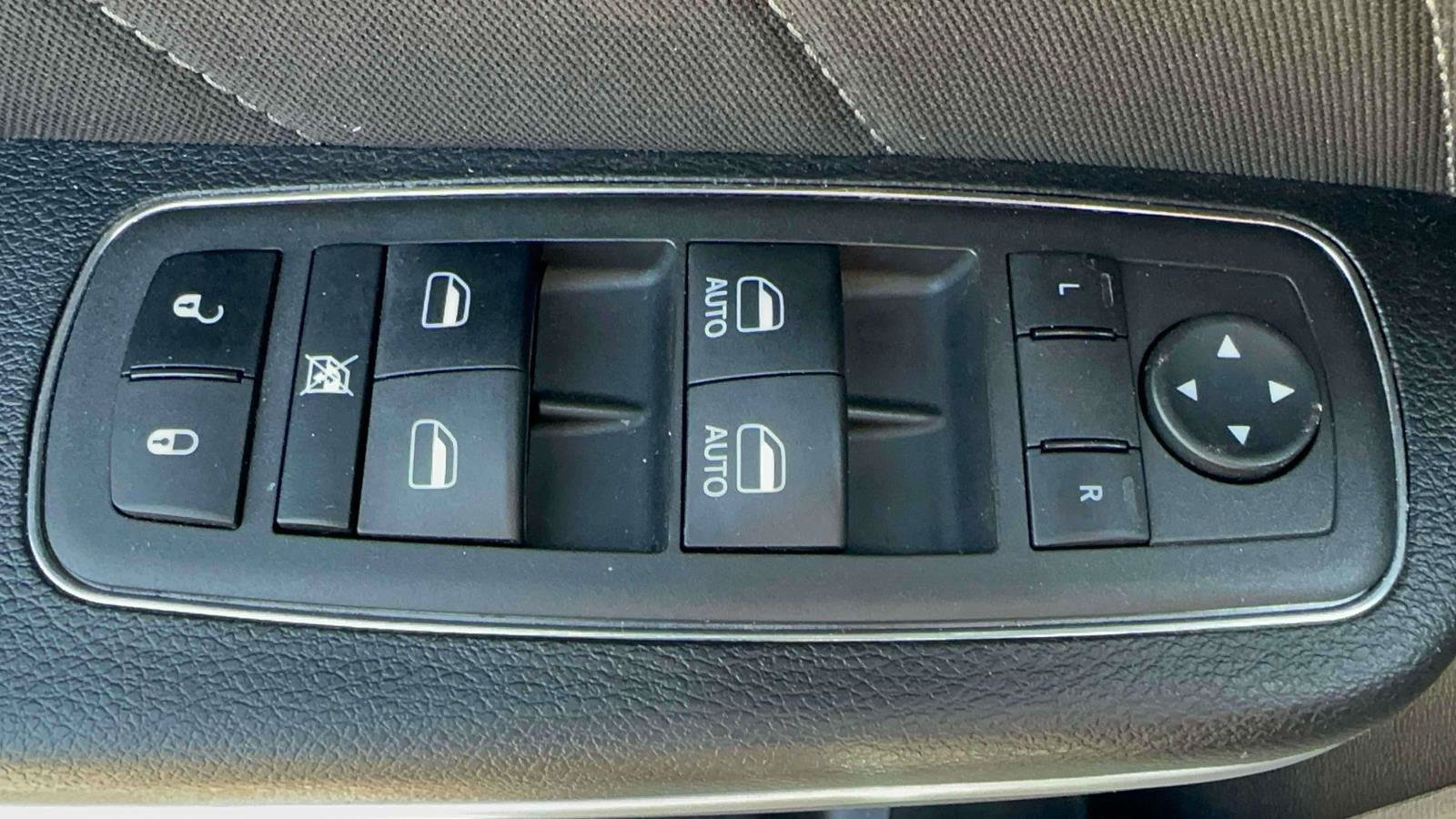 Used 2022 Dodge Charger SXT w/ Navigation & Travel Group AWD/4WD image 14