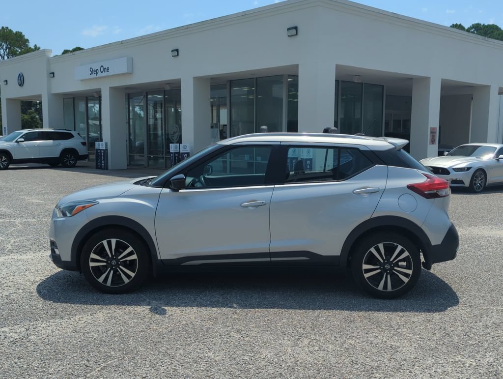 Used 2019 Nissan Kicks SR w/ SR Premium Package FWD image 4