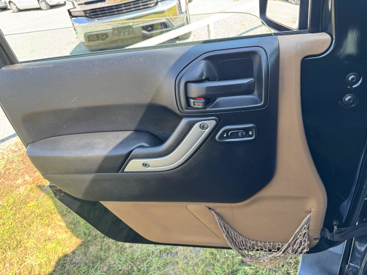 Used 2012 Jeep Wrangler Unlimited Sahara AWD/4WD image 33