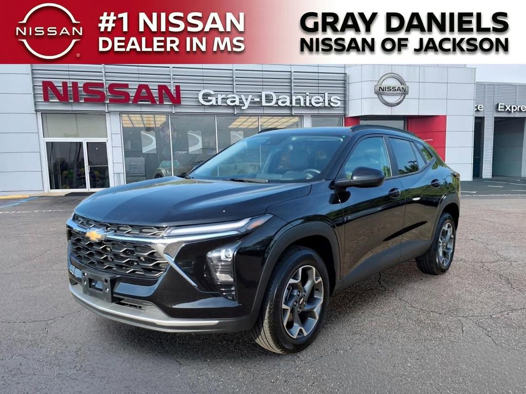 Used 2025 Chevrolet Trax LT w/ LT Convenience Package FWD image 3