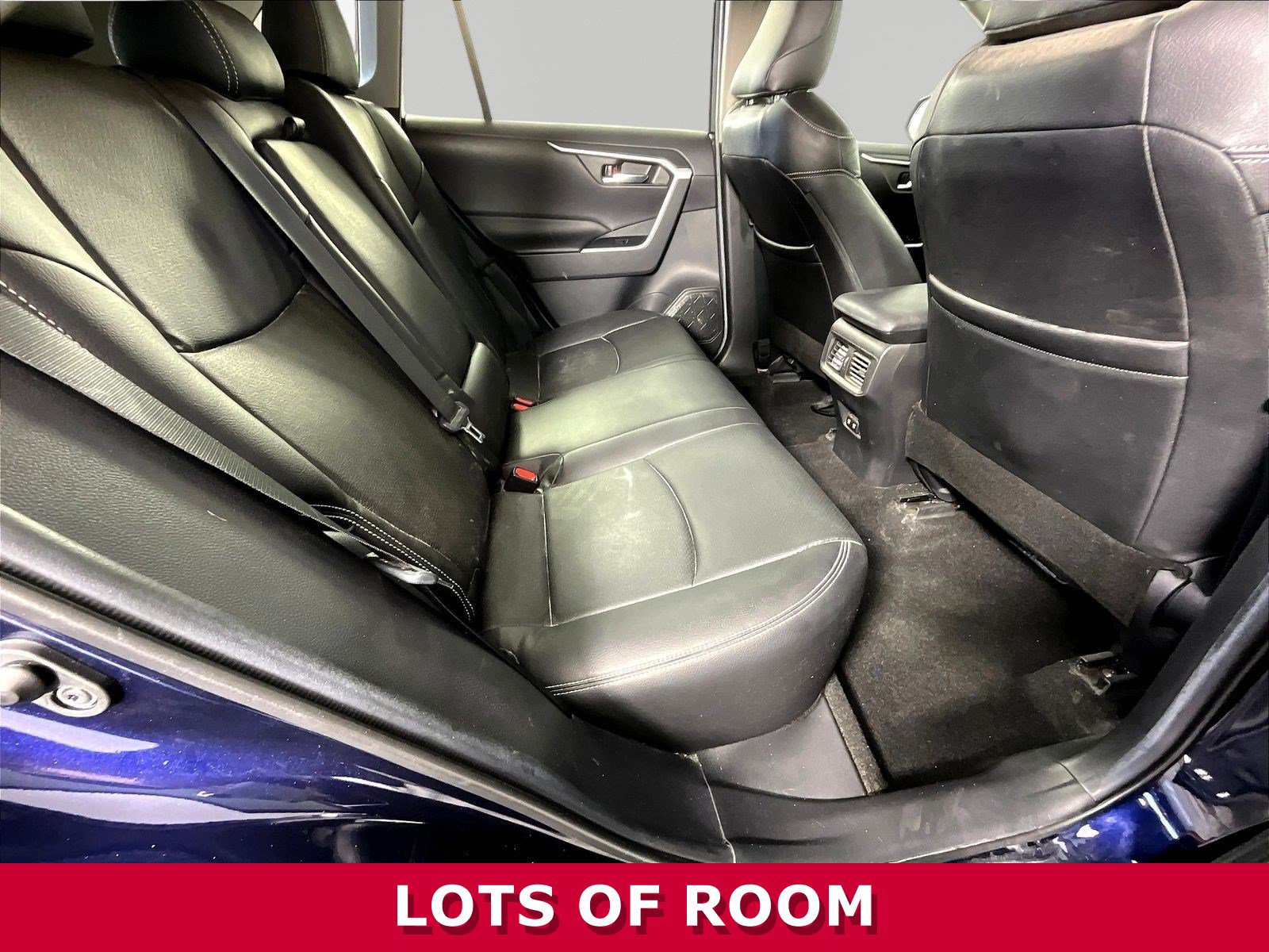 Used 2020 Toyota RAV4 XLE w/ Convenience Package FWD image 21