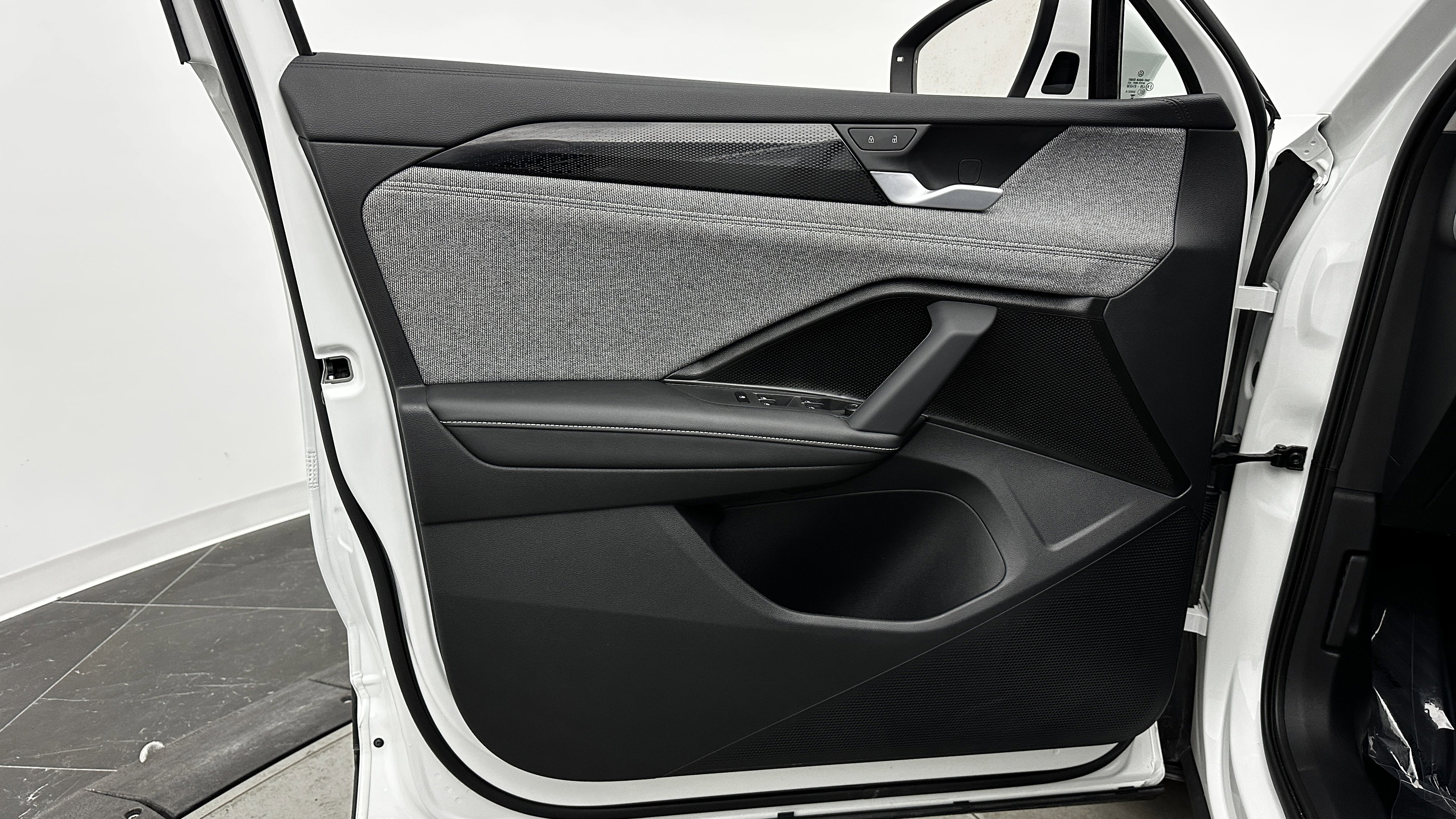 Used 2025 Volkswagen Tiguan S image 10