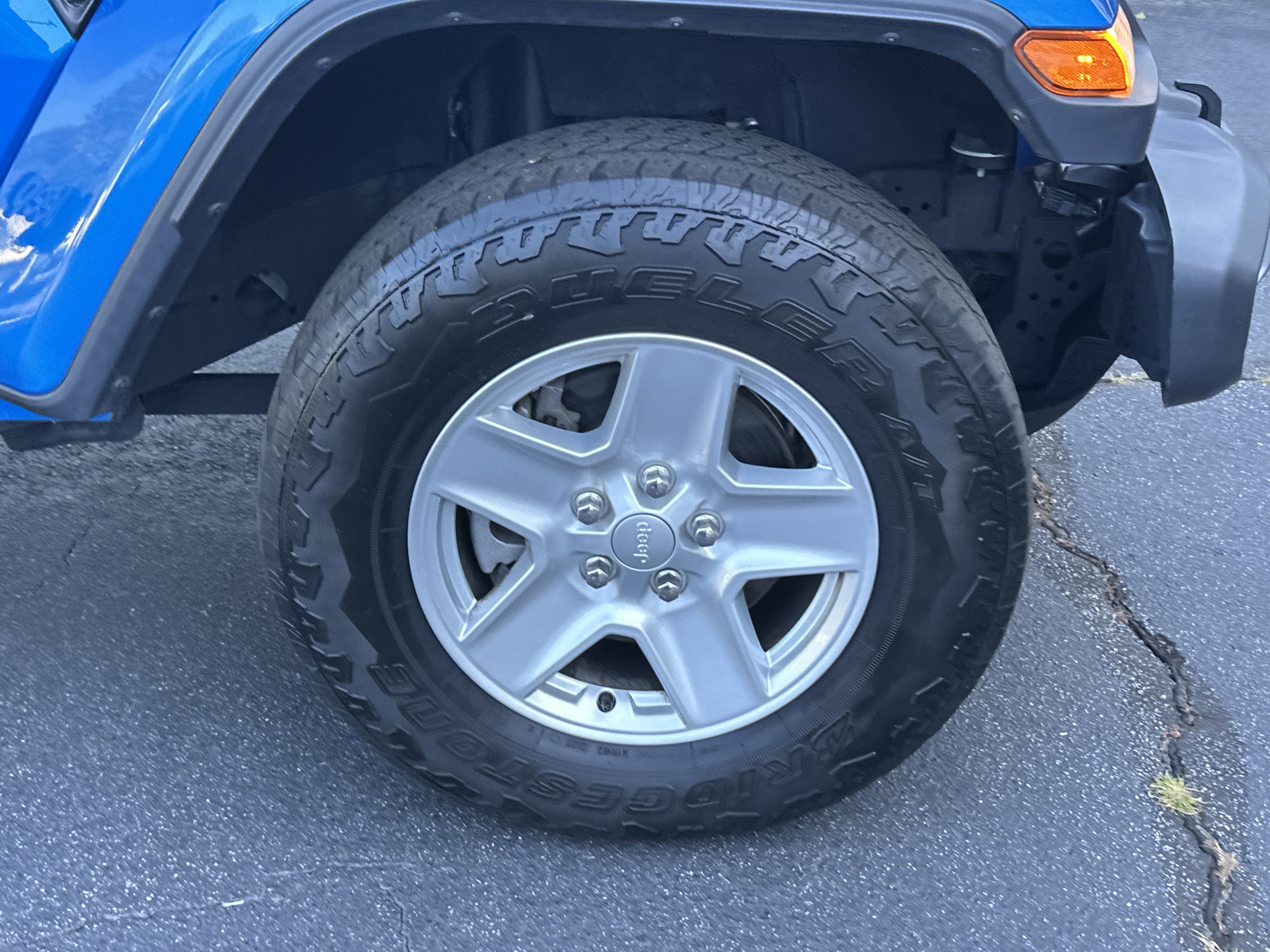 Used 2021 Jeep Gladiator Sport image 12