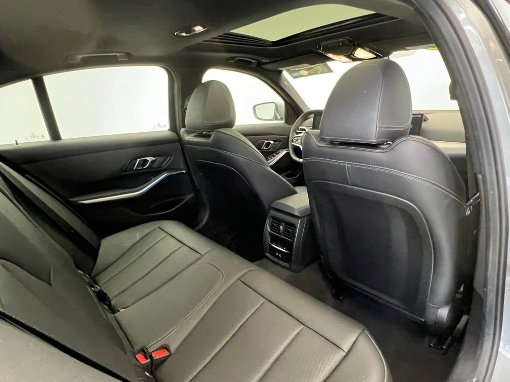 Certified 2025 BMW 330i Sedan RWD image 8