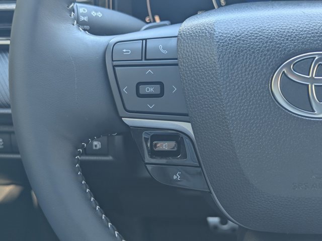 Used 2025 Toyota Camry SE image 21