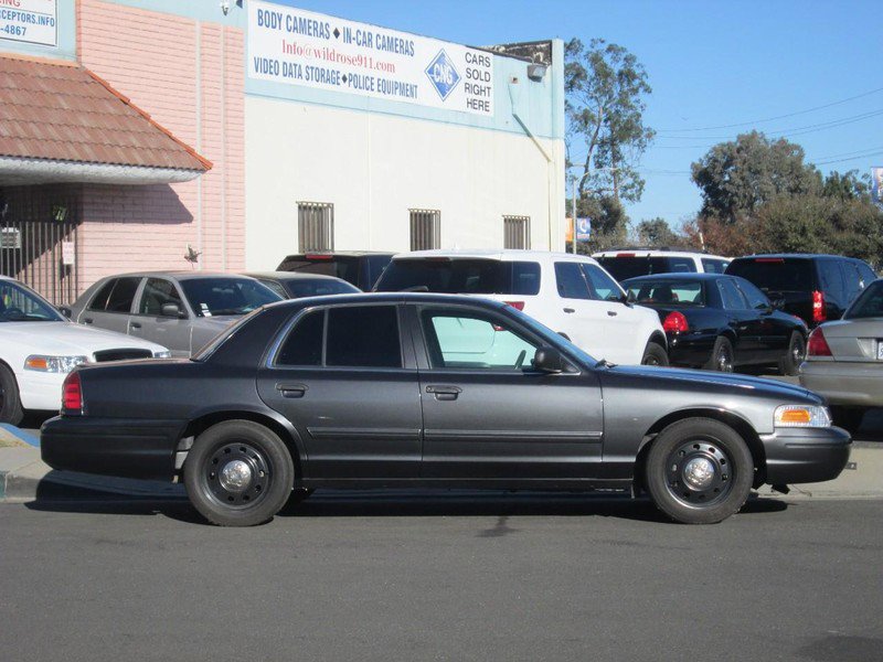 Used 2010 Ford Crown Victoria Police Interceptor image 4