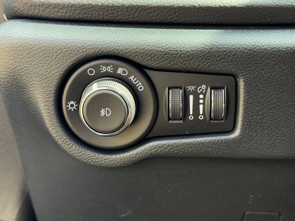 New 2026 Chrysler Pacifica Select FWD image 26
