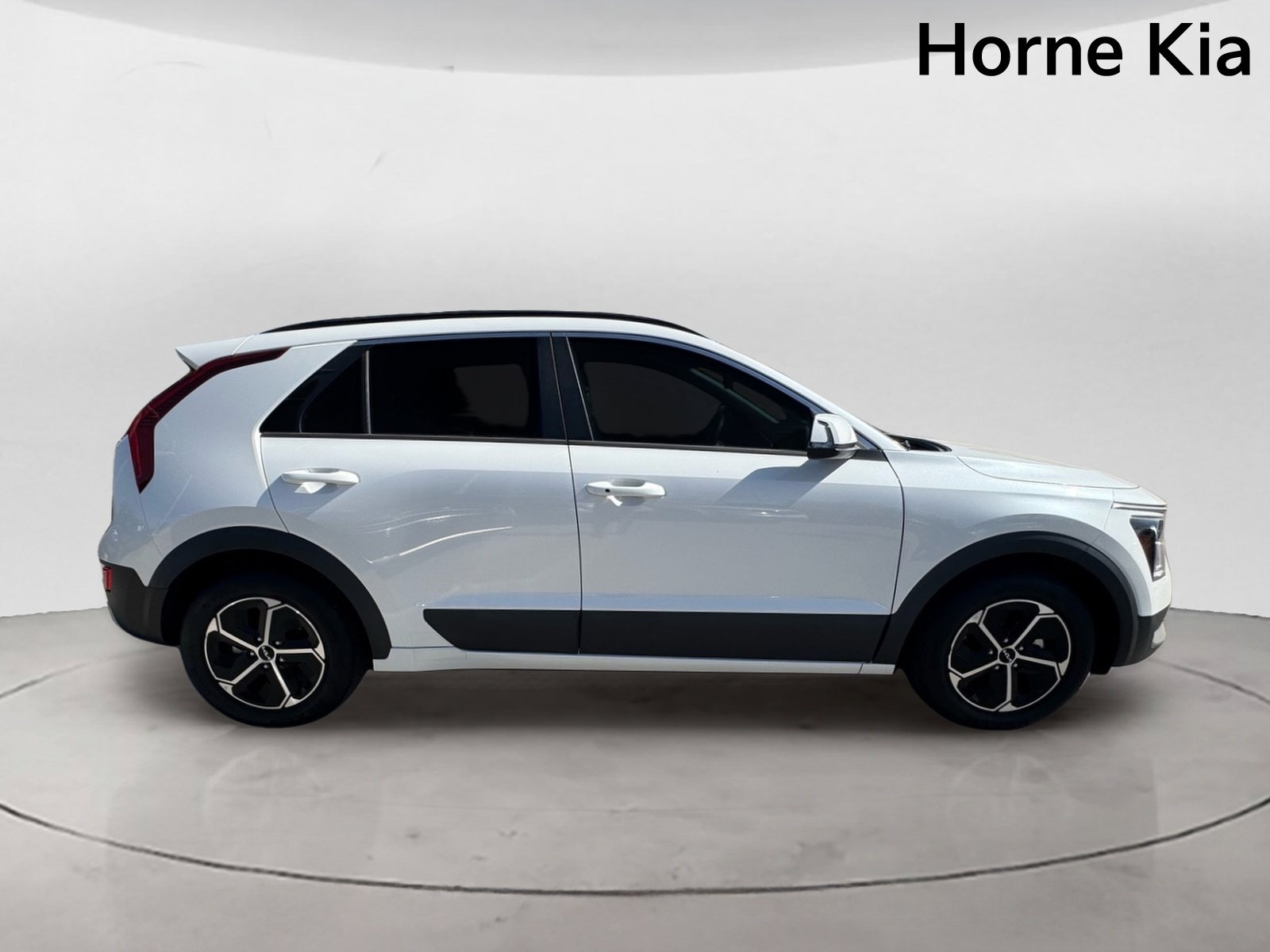 Certified 2024 Kia Niro EX FWD image 3
