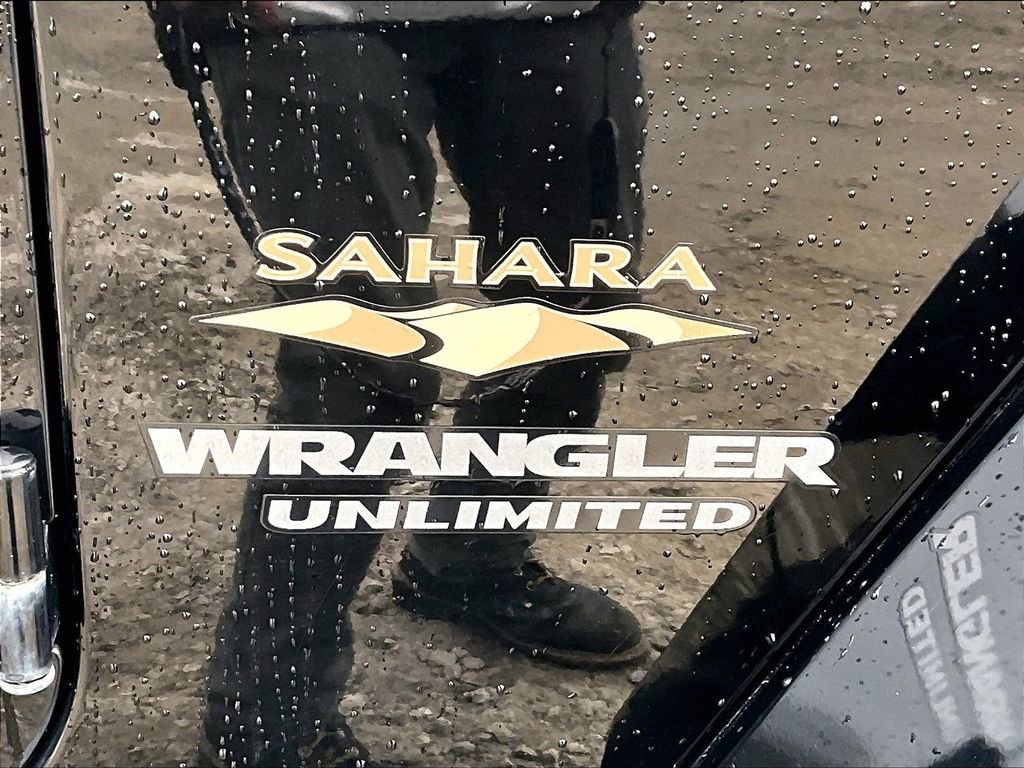 Used 2012 Jeep Wrangler Unlimited Sahara w/ Dual Top Group image 8