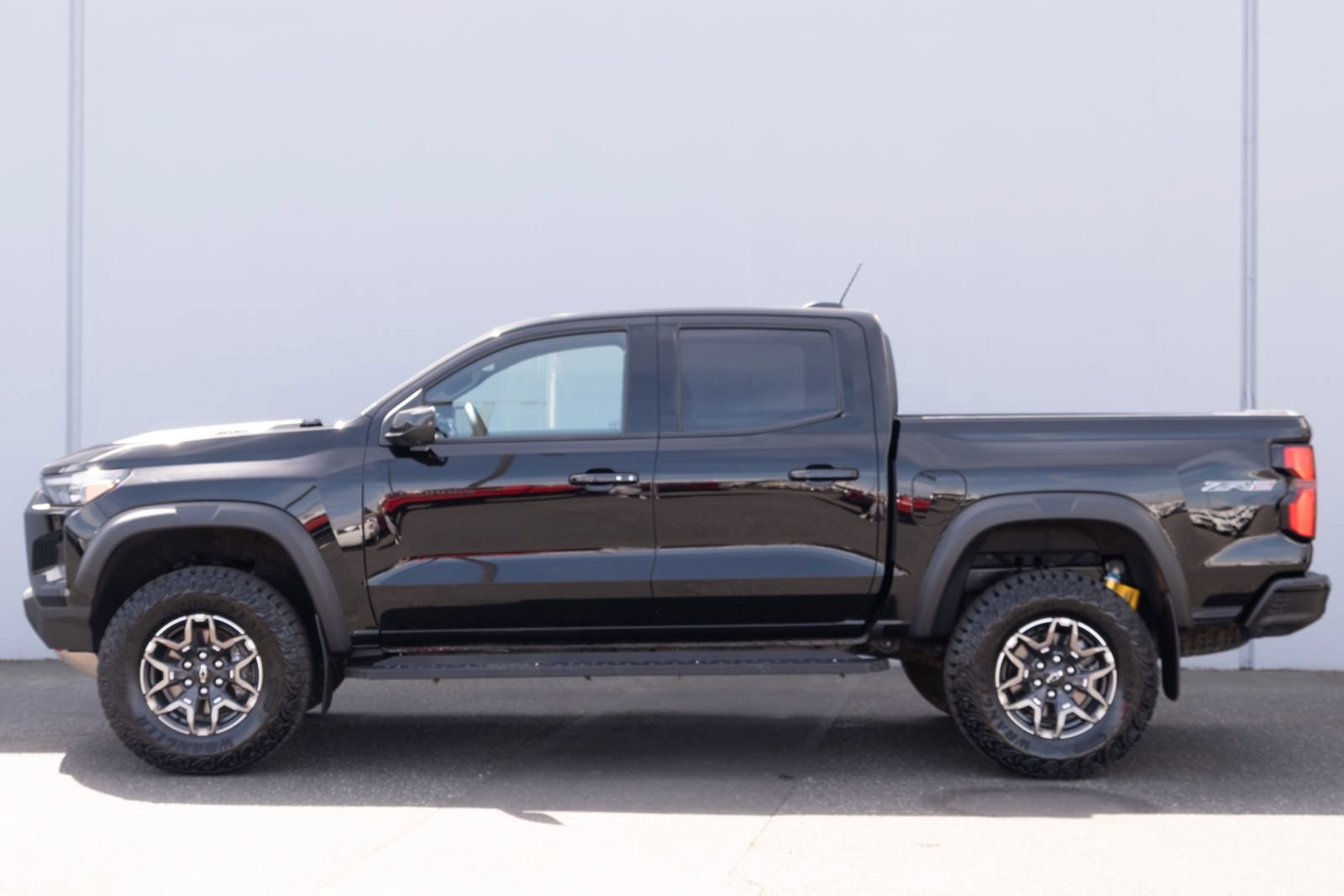Used 2026 Chevrolet Colorado ZR2 w/ Technology Package AWD/4WD image 27