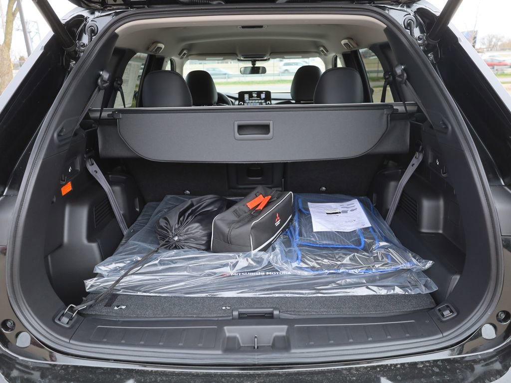 New 2025 Mitsubishi Outlander SE image 19