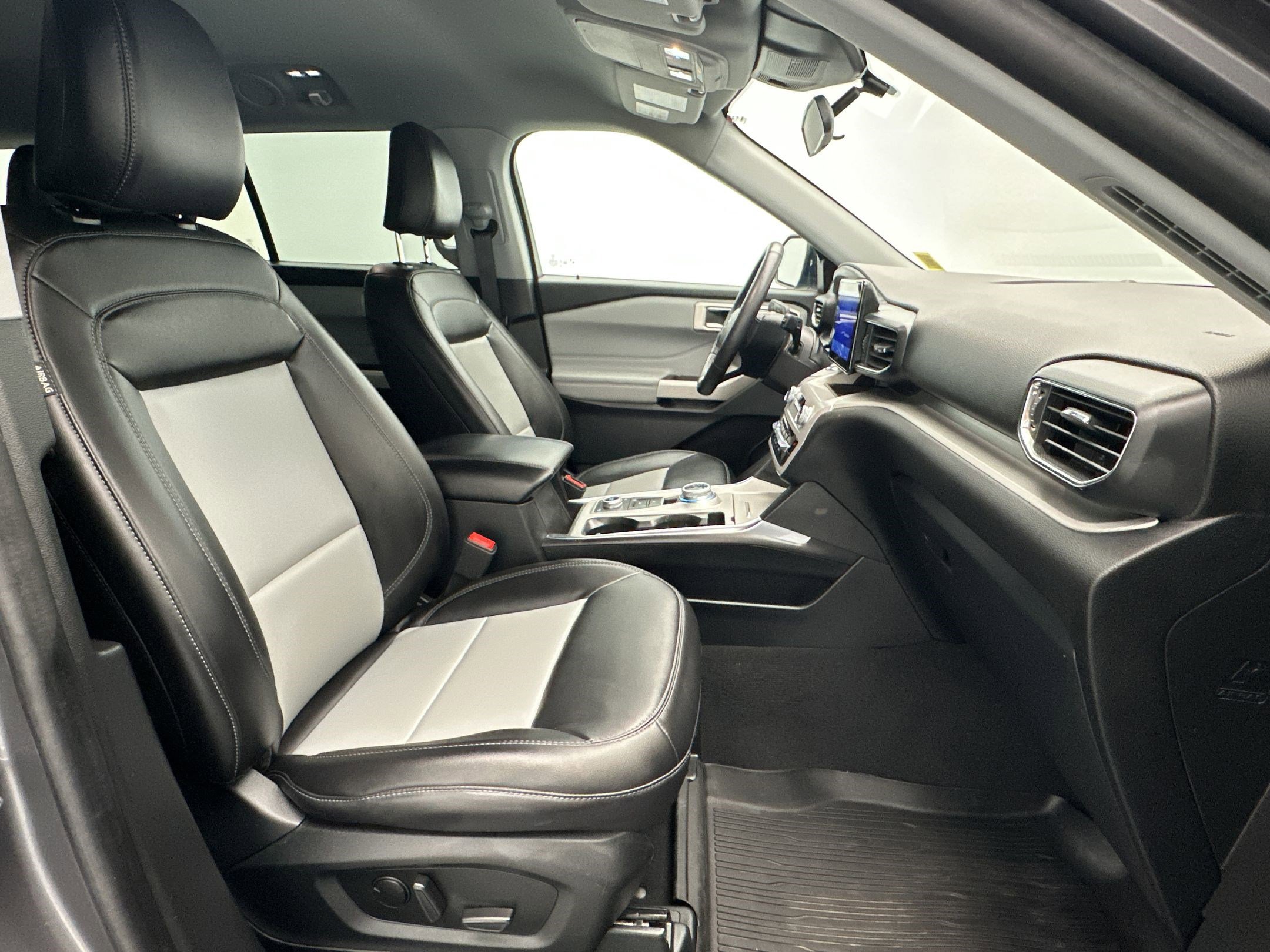 Used 2023 Ford Explorer XLT w/ Equipment Group 202A image 29