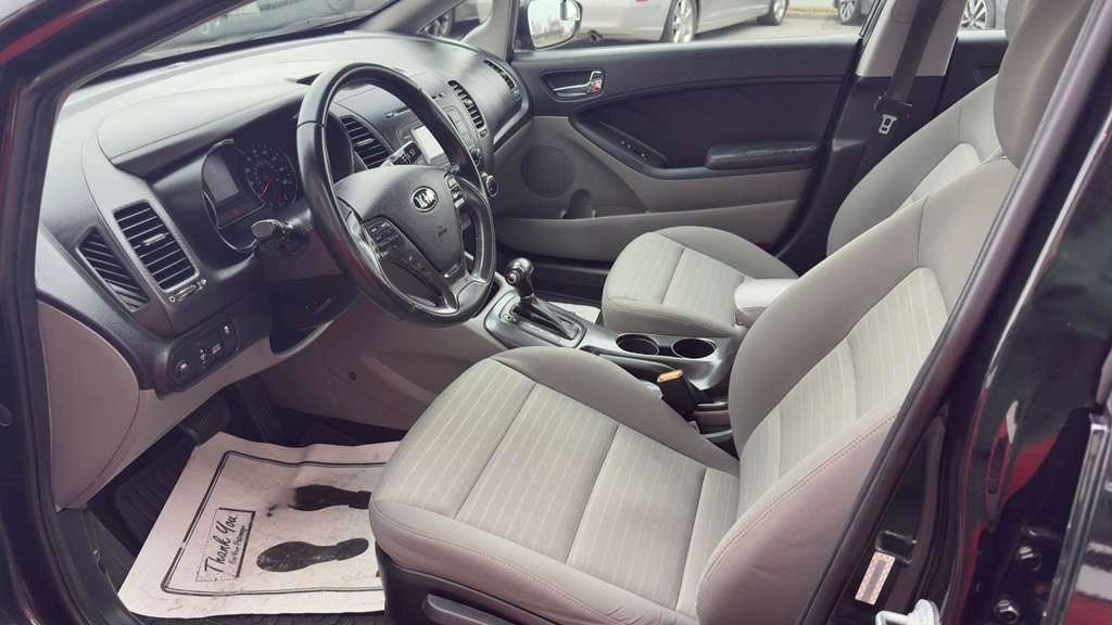 Used 2015 Kia Forte EX w/ UVO Package W/17" Alloys image 9
