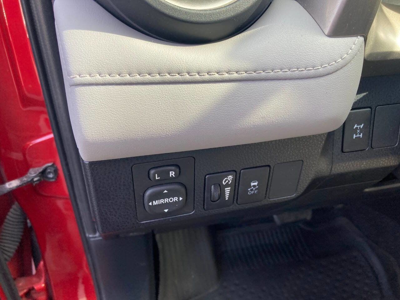 Used 2013 Toyota RAV4 XLE image 13