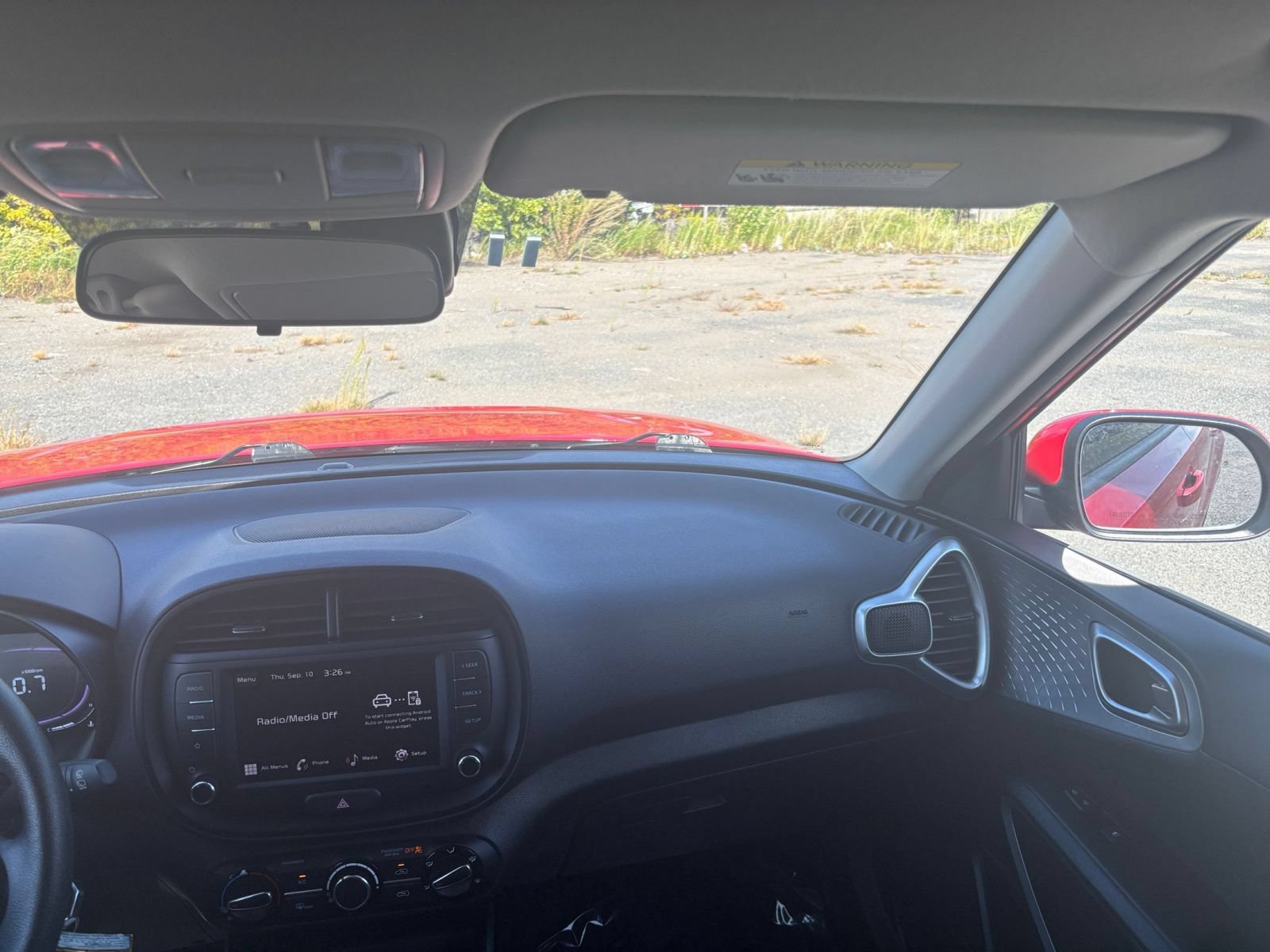 Used 2025 Kia Soul LX w/ LX Technology Package FWD image 30