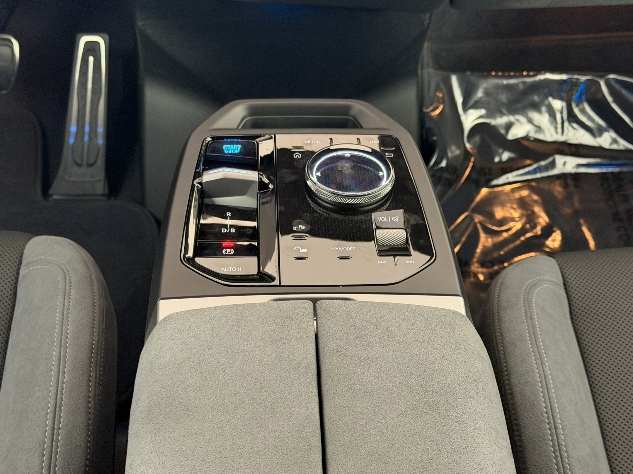 New 2026 BMW iX xDrive45 w/ M Sport Package AWD/4WD image 33