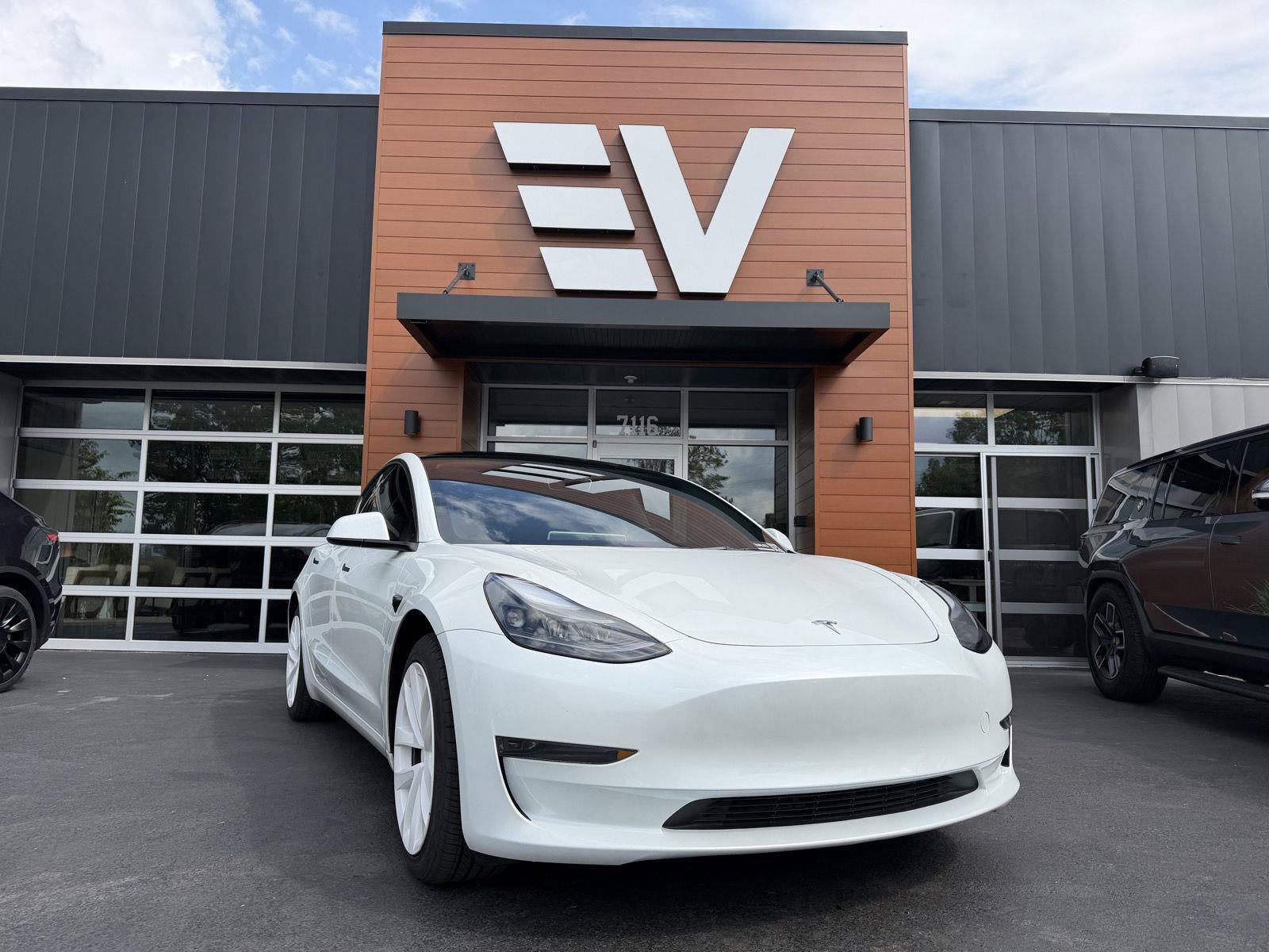 Used 2023 Tesla Model 3 Standard Range RWD image 2