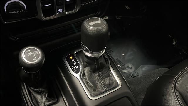 Used 2022 Jeep Wrangler Unlimited Sahara w/ Cold Weather Group AWD/4WD image 18