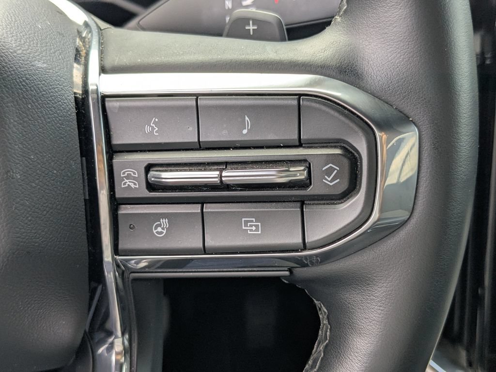 Used 2025 GMC Acadia Elevation FWD image 19