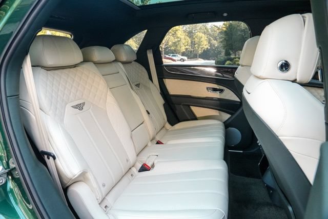 Used 2022 Bentley Bentayga AWD/4WD image 58