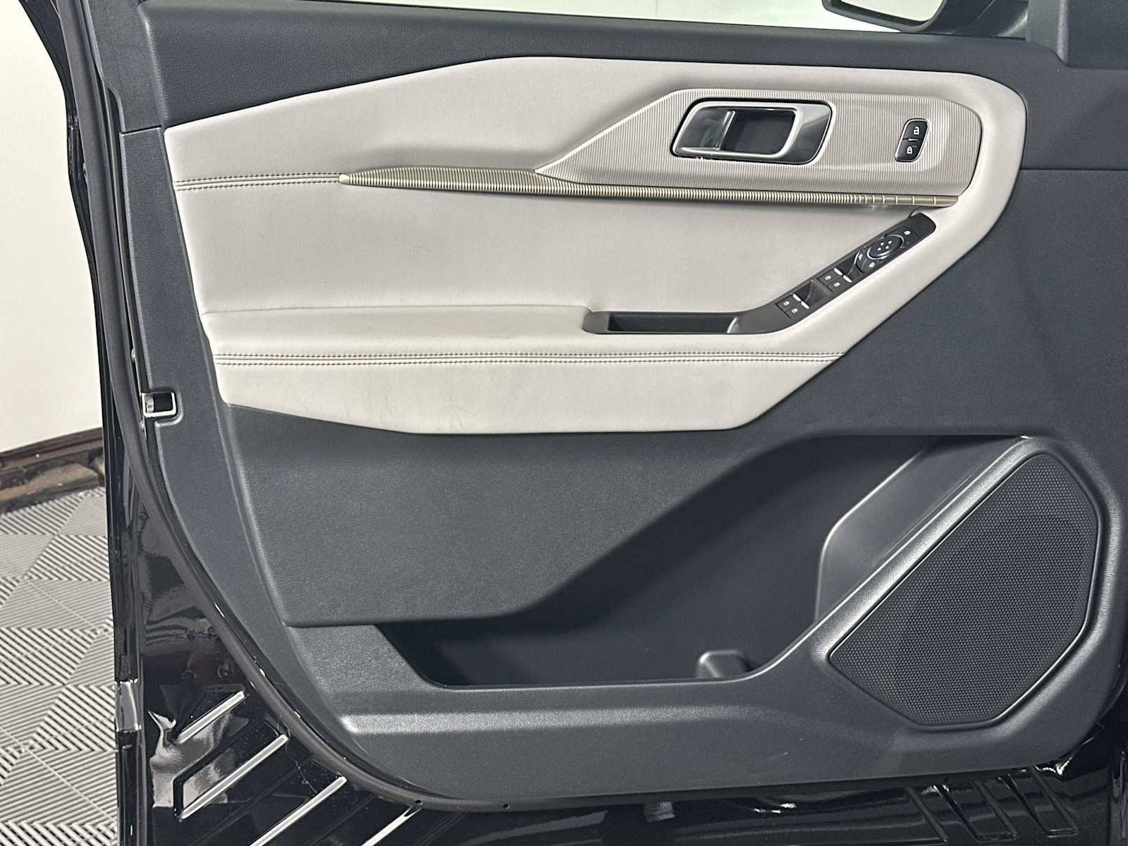 New 2026 Ford Explorer Active w/ Active Comfort Package RWD image 10