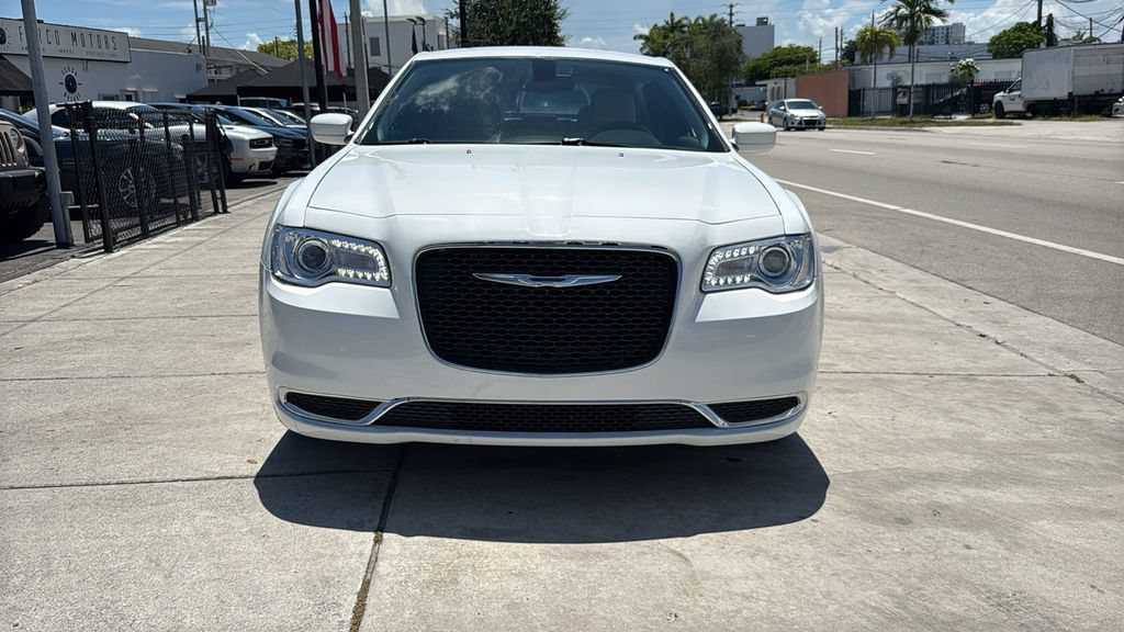 Used 2018 Chrysler 300 Touring L RWD image 17