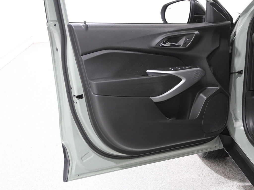 Certified 2024 Chevrolet Trax RS w/ Driver Confidence Package image 4