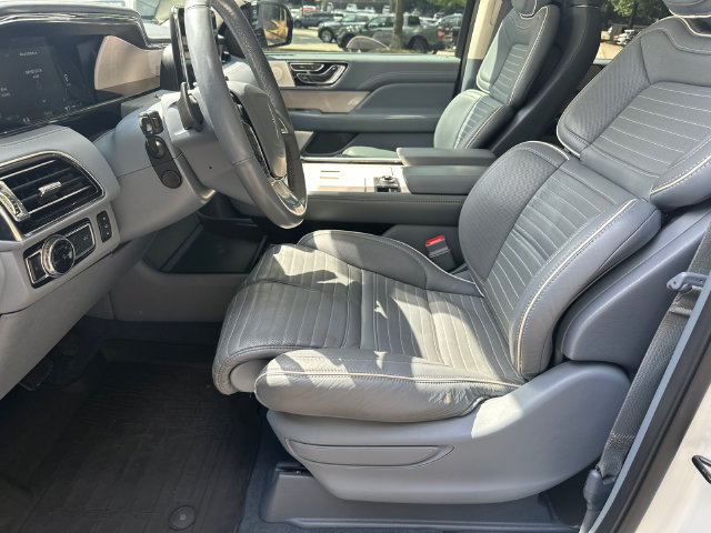 Used 2021 Lincoln Navigator Black Label w/ Cargo Convenience Package AWD/4WD image 11