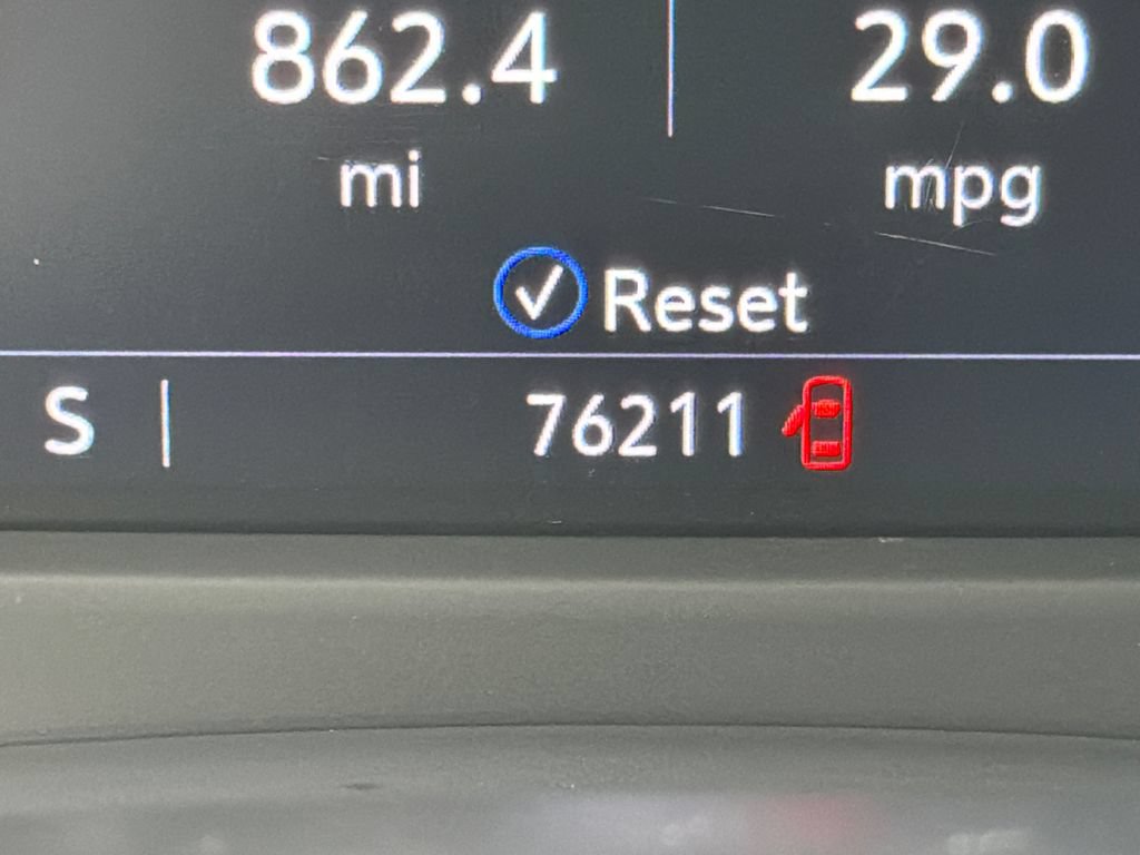 Used 2022 Cadillac XT4 Premium Luxury w/ Safety Alert Package FWD image 28