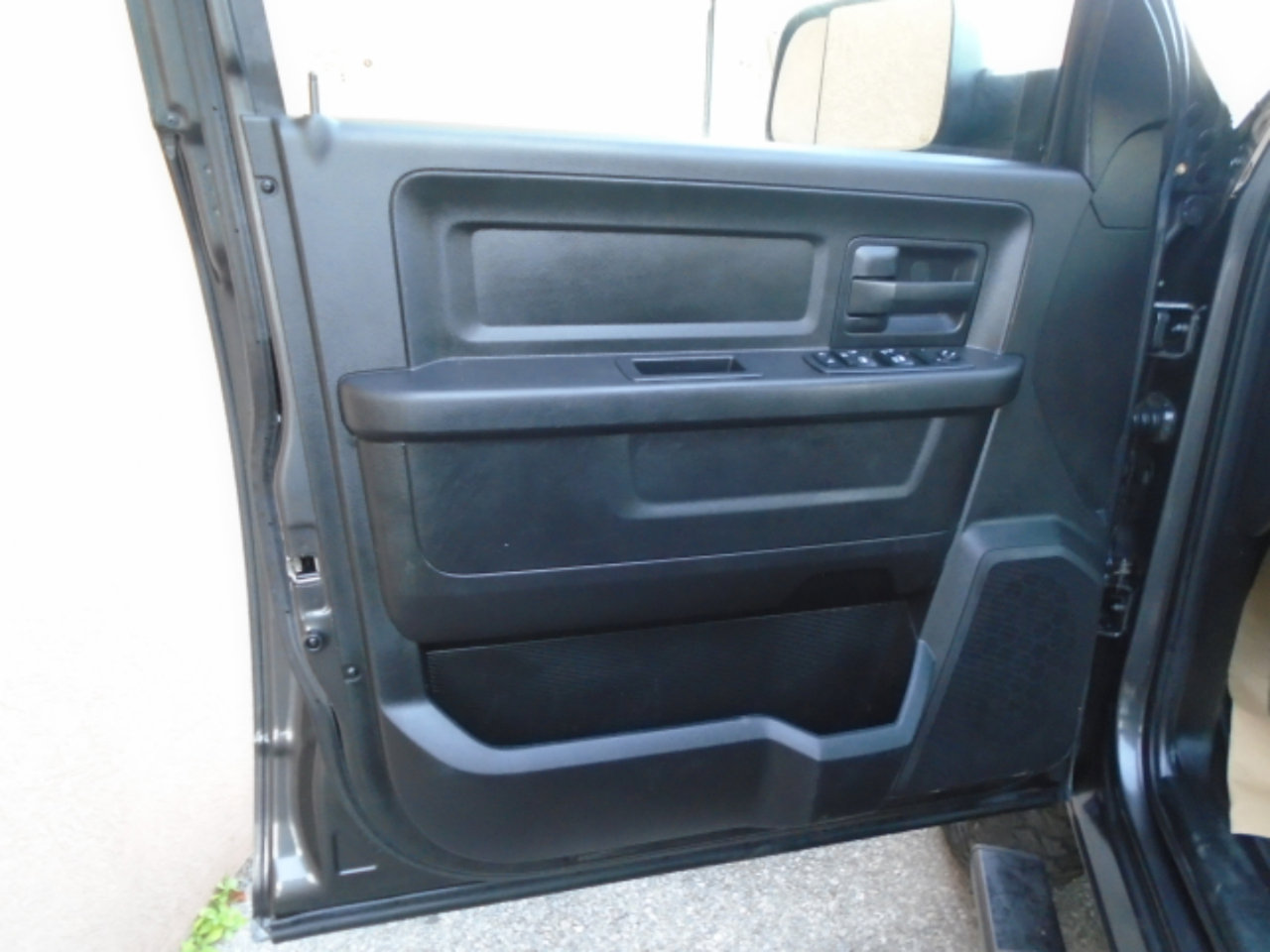 Used 2018 RAM 3500 Tradesman w/ Chrome Appearance Group image 12