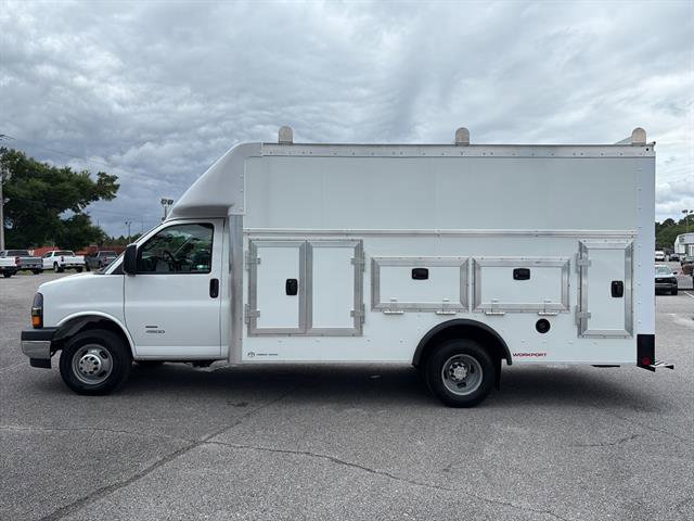 New 2026 Chevrolet Express 4500 w/ Power Convenience Package RWD image 3