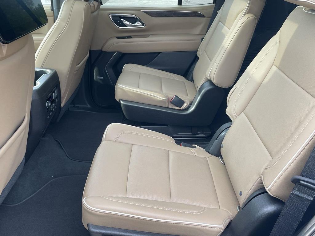 Used 2021 Chevrolet Tahoe Premier w/ Premium Package image 26