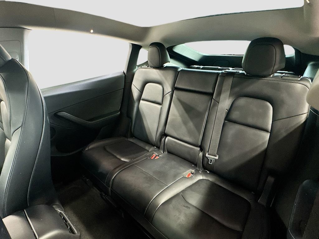 Used 2022 Tesla Model Y Long Range image 12