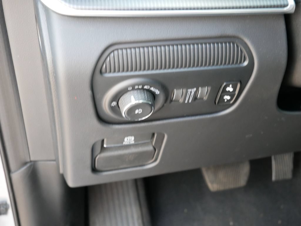 Used 2024 Jeep Grand Wagoneer L Series II w/ Quick Order Packagew 28T AWD/4WD image 18
