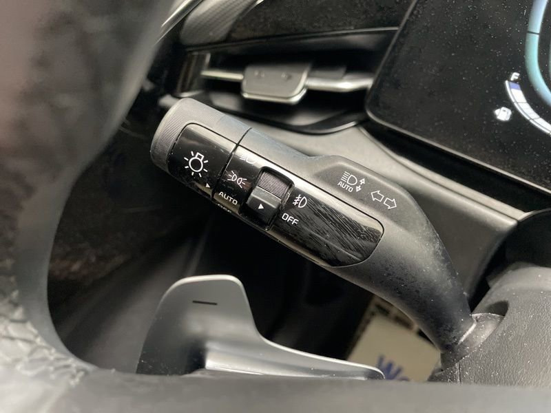 Used 2024 Kia Niro EX Touring image 23