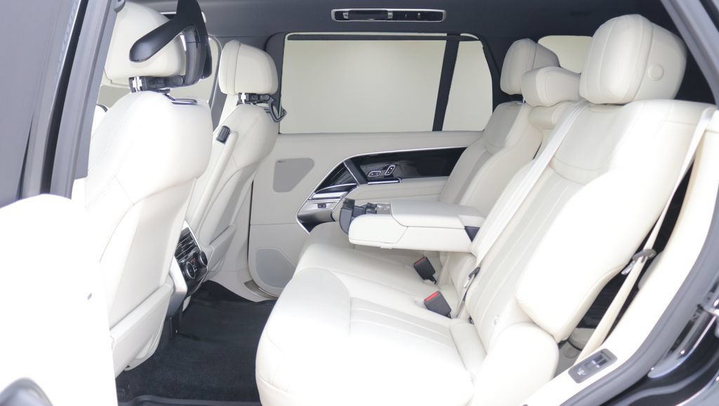 Used 2026 Land Rover Range Rover Long Wheelbase SE AWD/4WD image 11