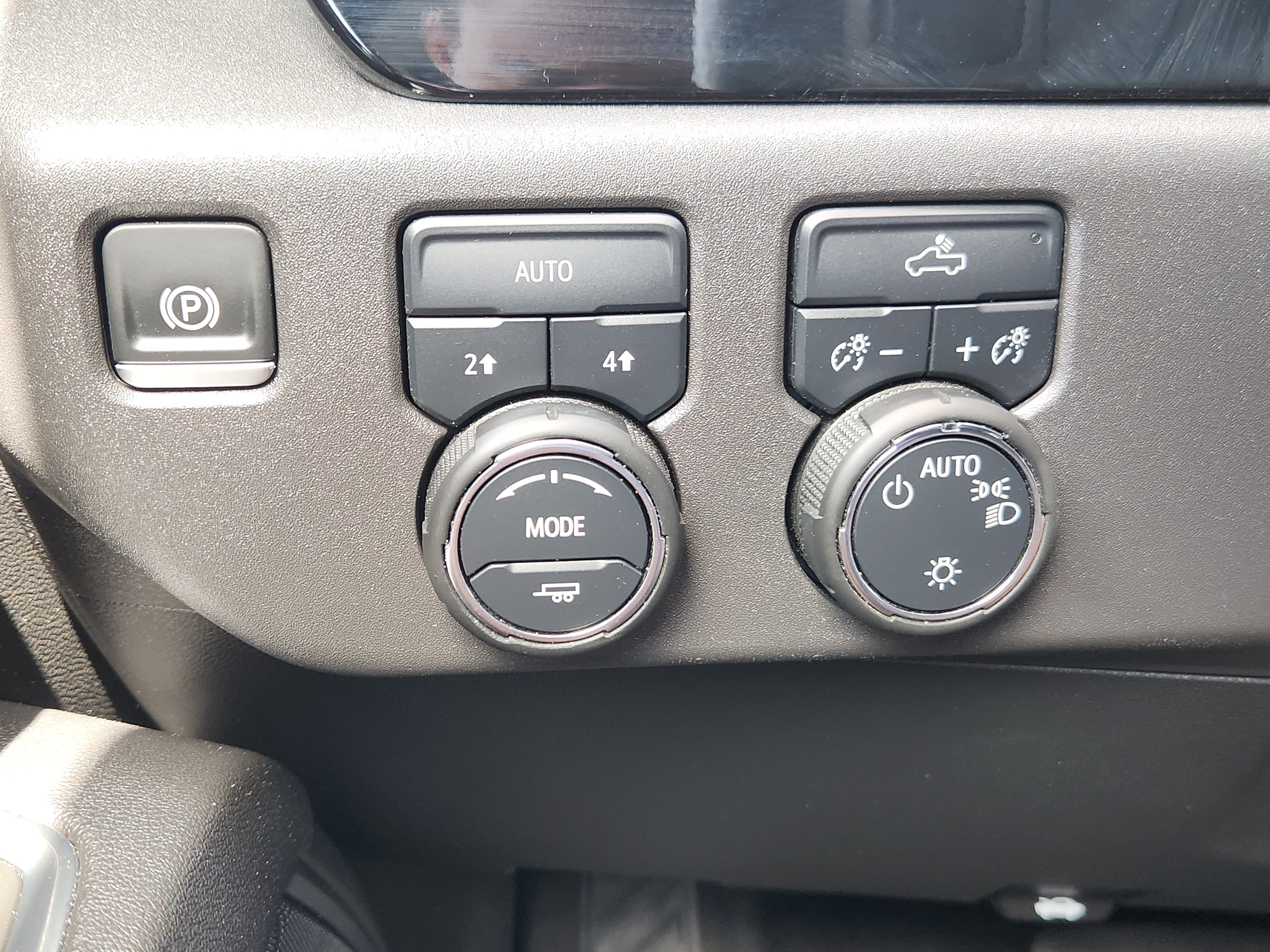Certified 2025 Chevrolet Silverado 1500 LT AWD/4WD image 21