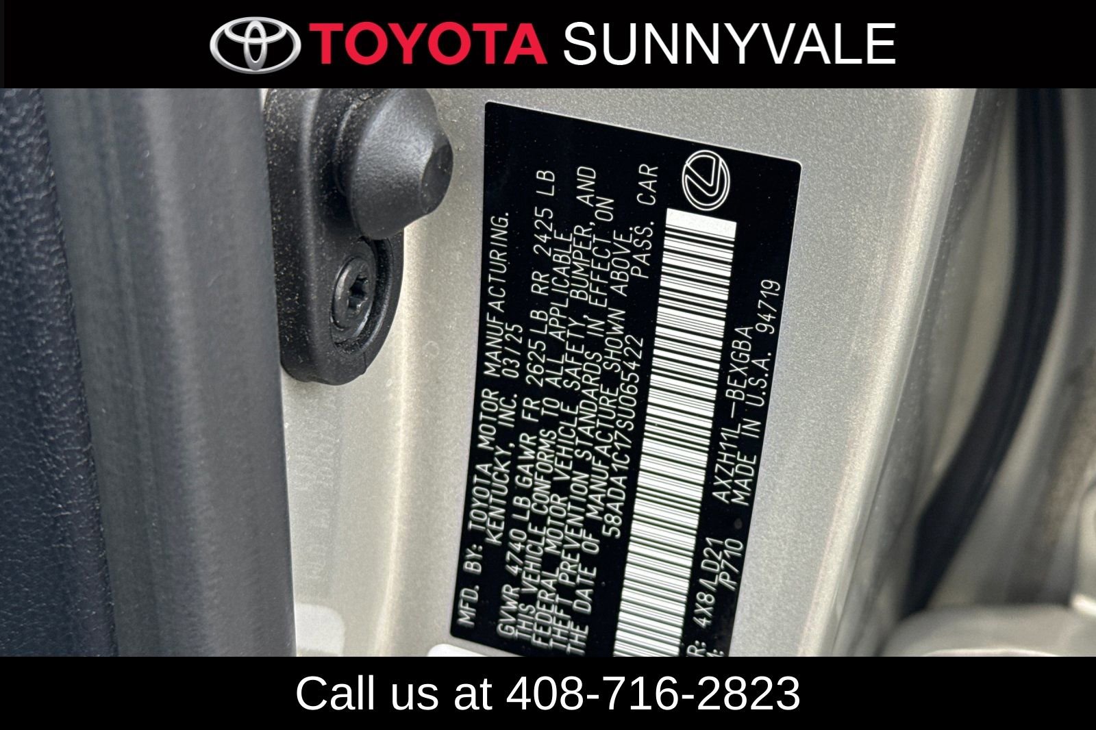 Used 2025 Lexus ES 300h w/ Premium Package image 32