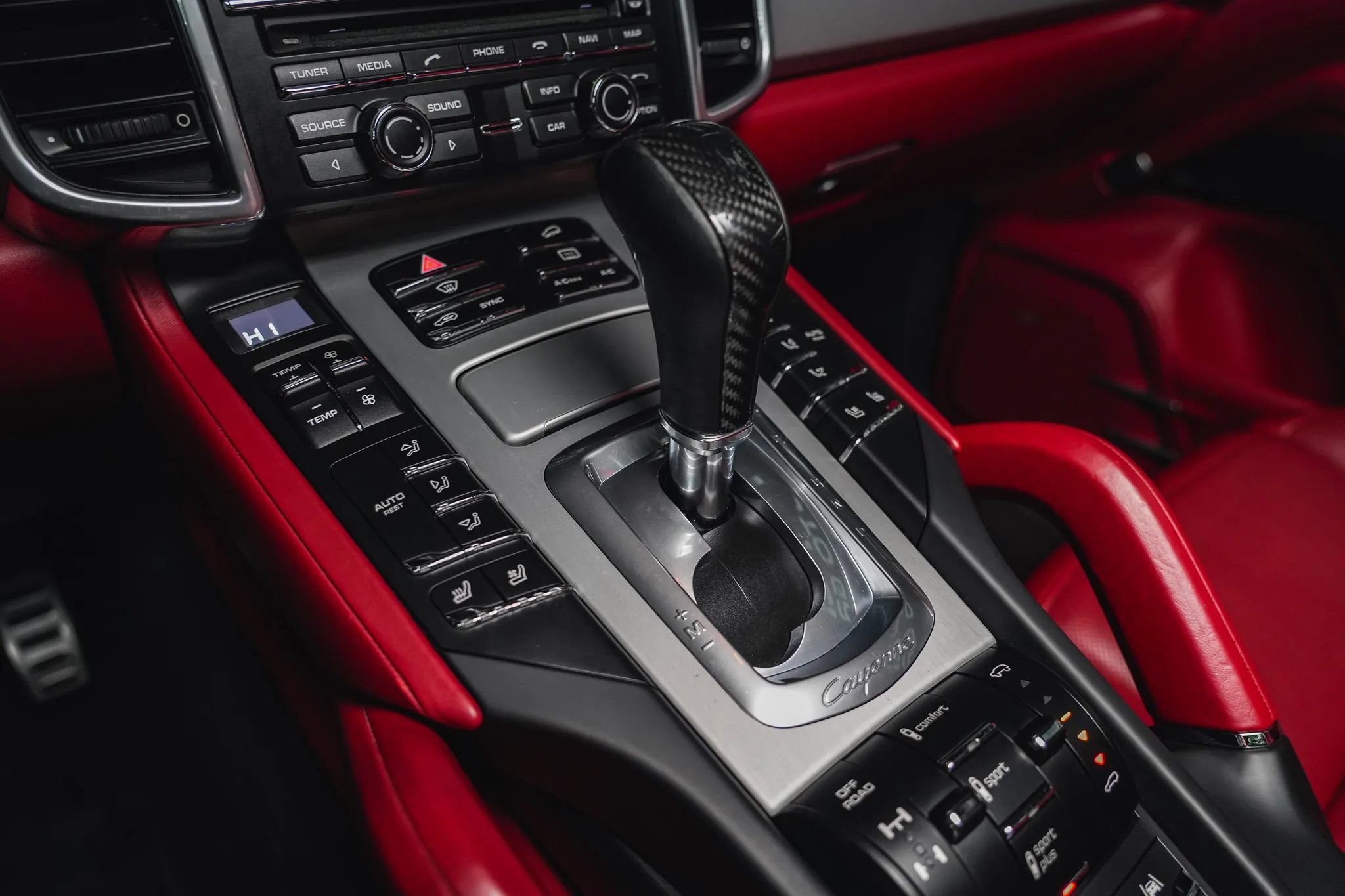 Used 2015 Porsche Cayenne Turbo image 63