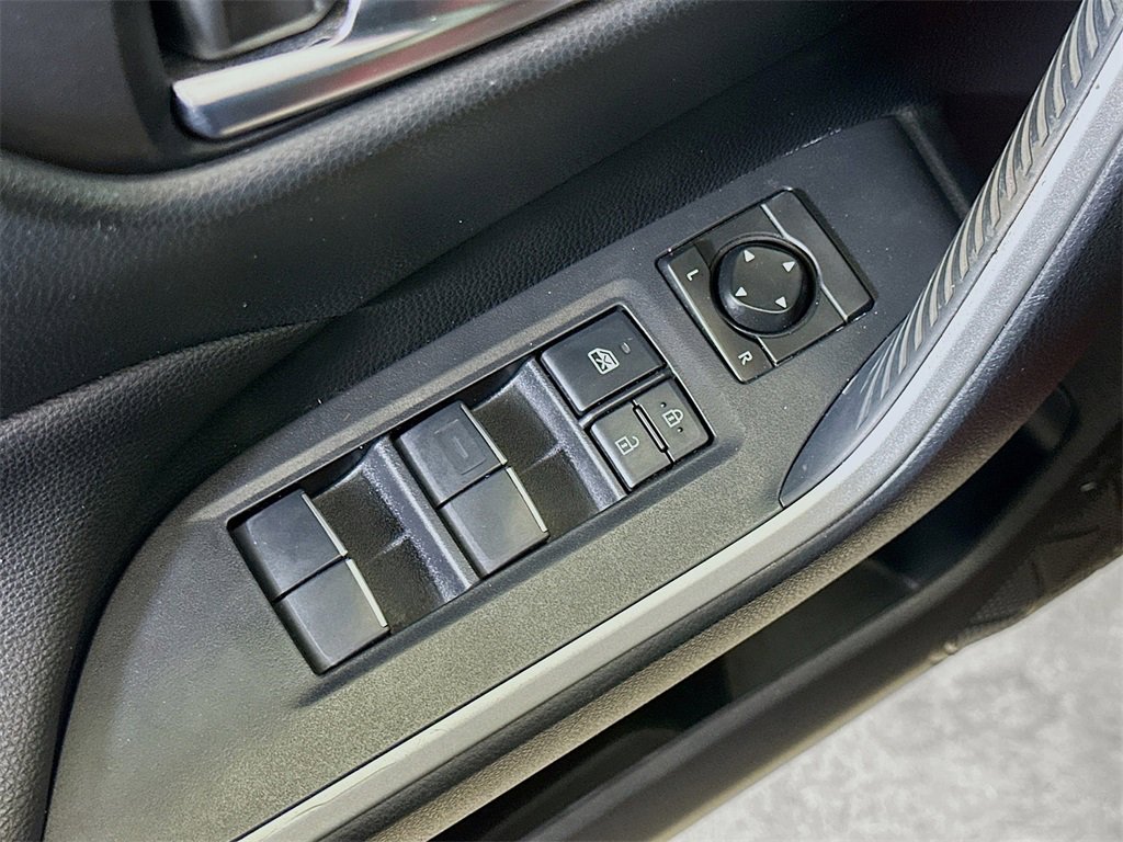 Used 2019 Toyota RAV4 XLE Premium image 20