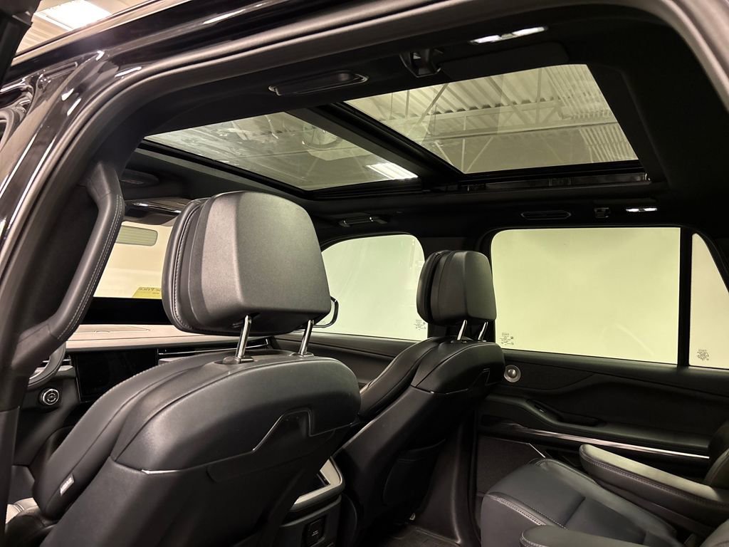 Used 2025 Lincoln Navigator Reserve w/ Jet Appearance Package image 31