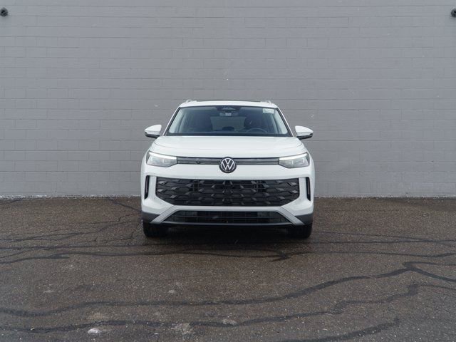 Used 2025 Volkswagen Tiguan SE w/ Panoramic Sunroof Package image 10