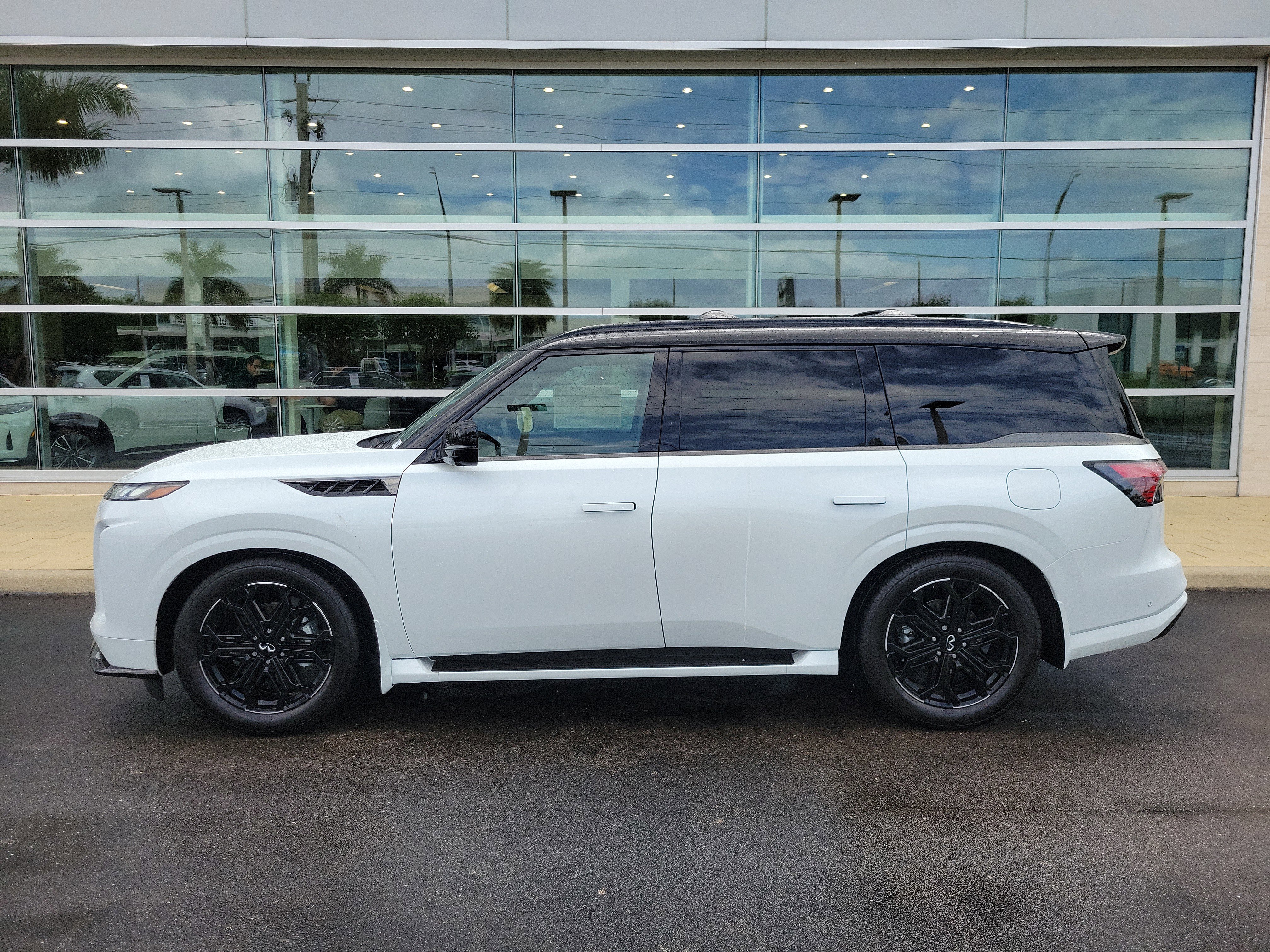New 2026 INFINITI QX80 4WD image 7