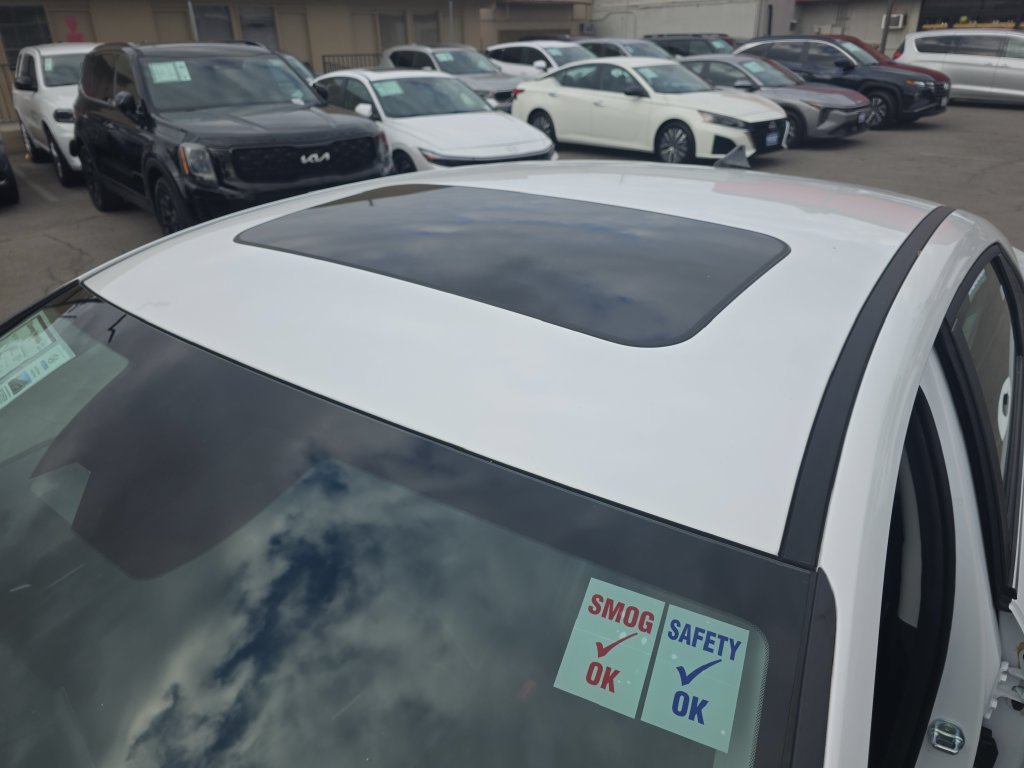 Used 2024 Hyundai Elantra Limited FWD image 20