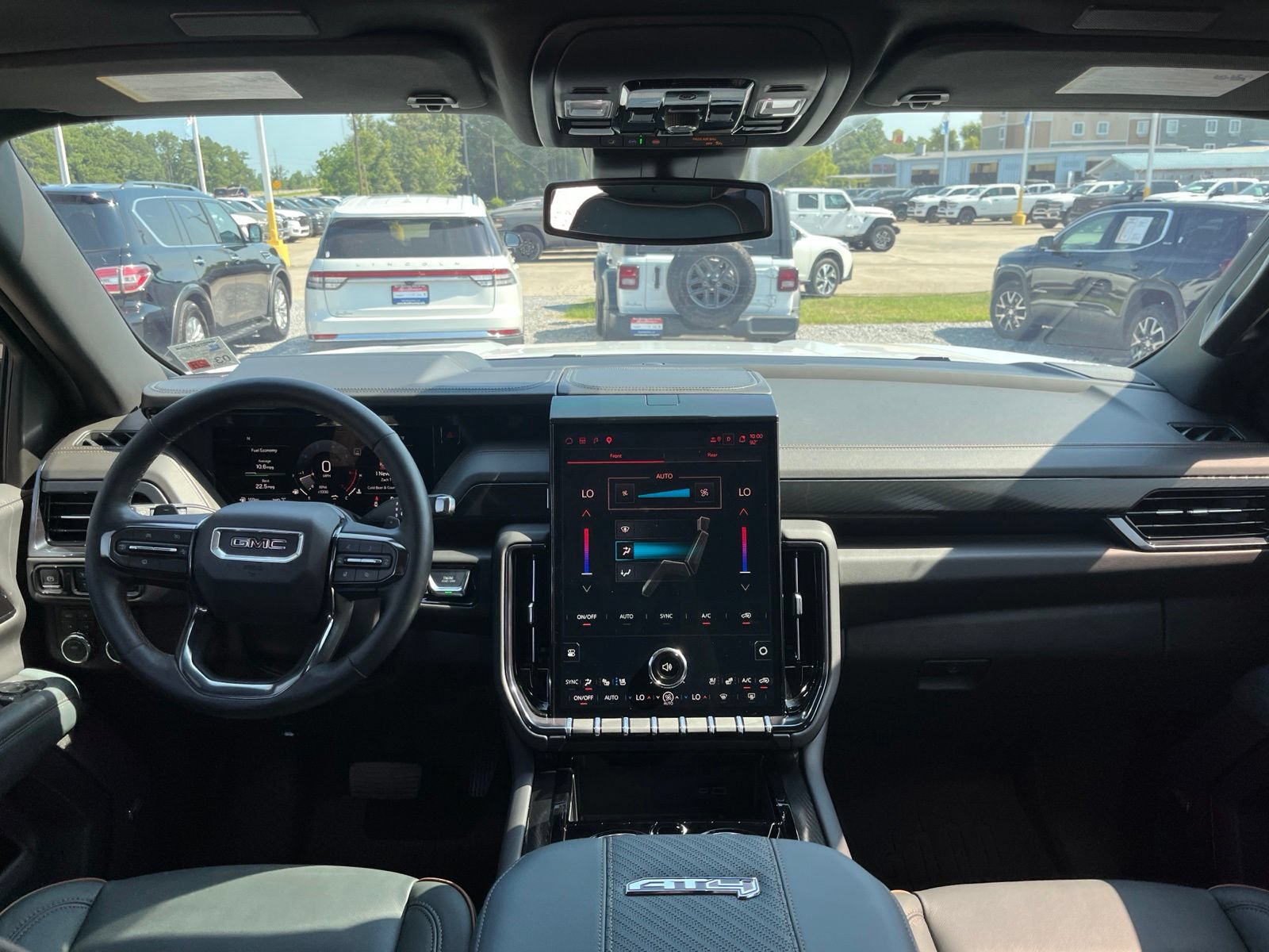 Used 2026 GMC Yukon XL AT4 AWD/4WD image 9