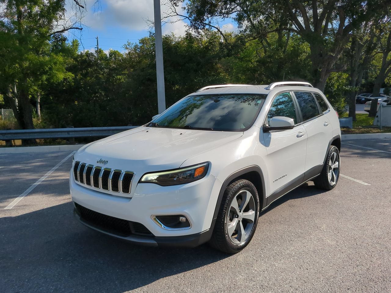 Used 2020 Jeep Cherokee Limited FWD image 2