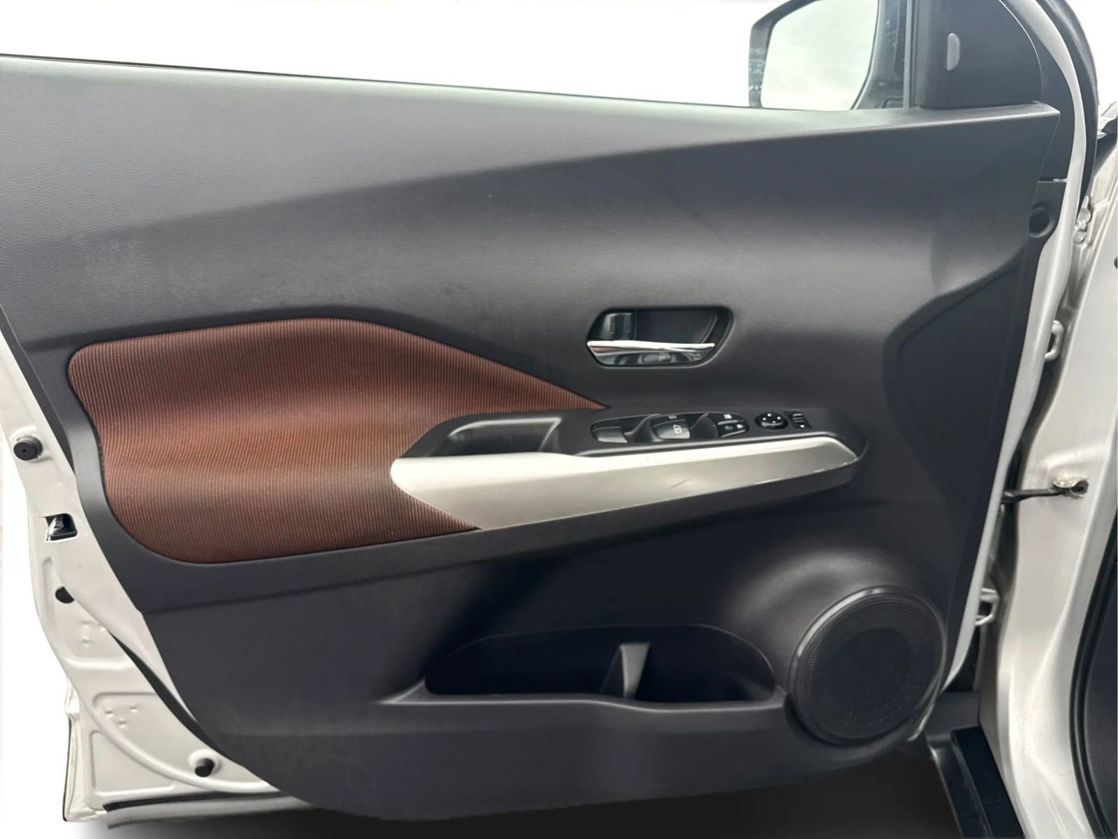 Used 2020 Nissan Kicks SR image 25