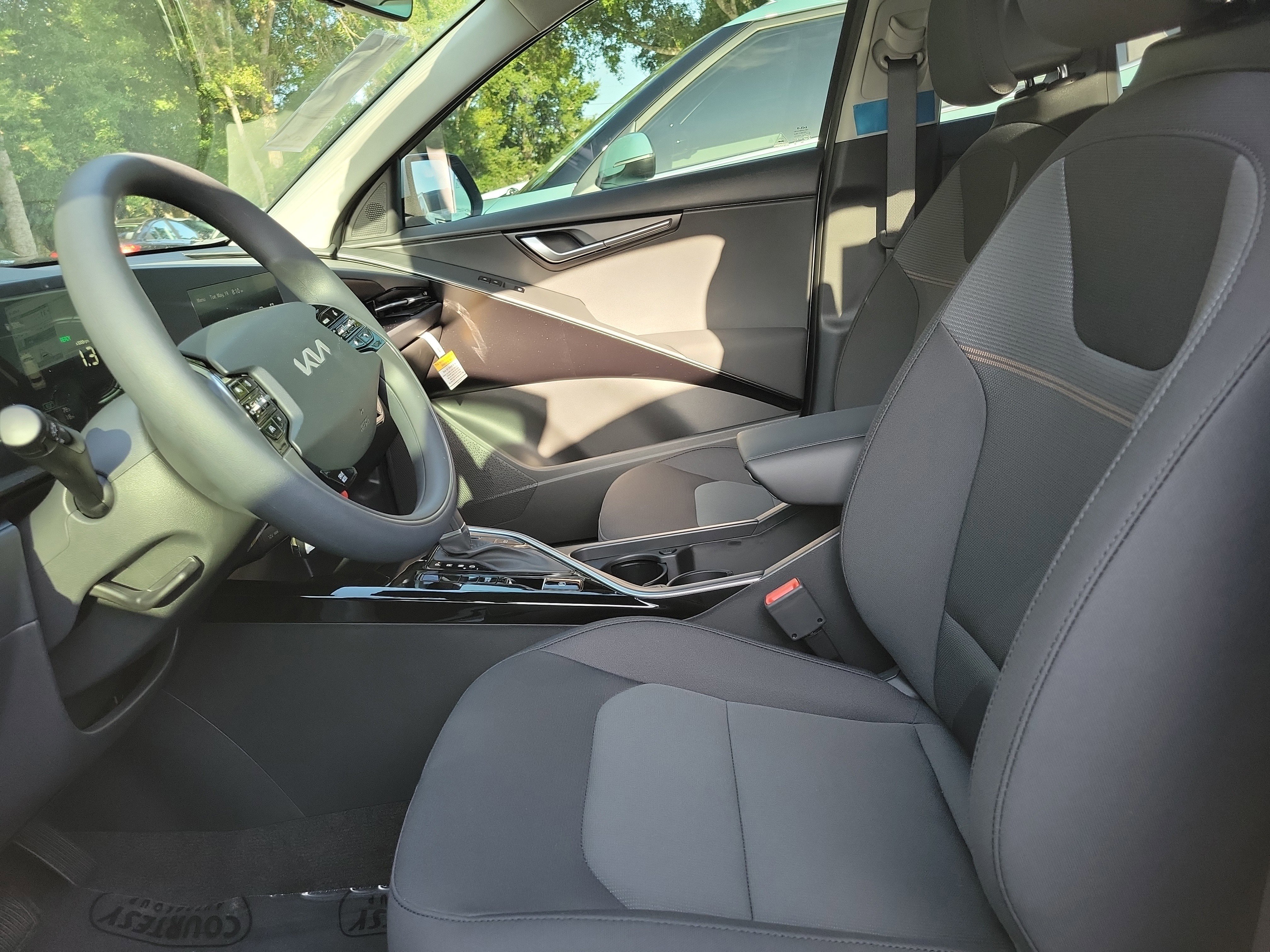 New 2026 Kia Niro LX FWD image 15