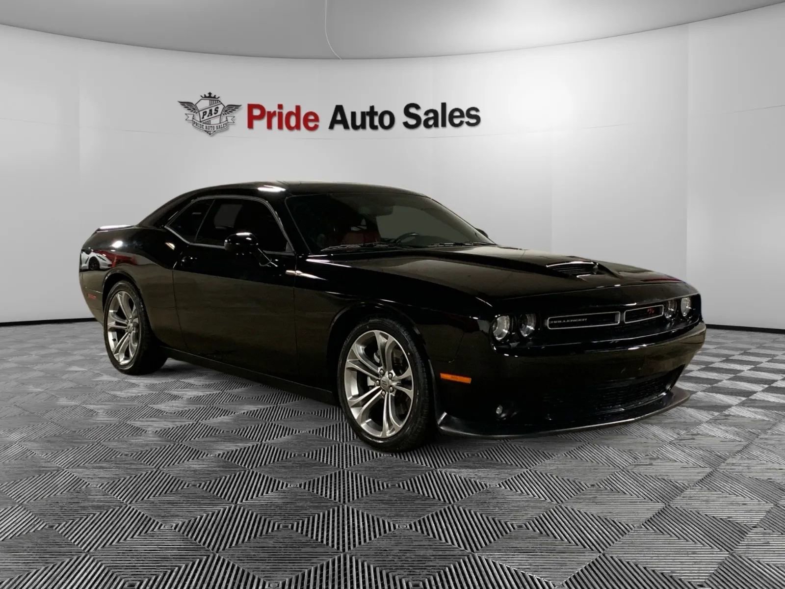Used 2021 Dodge Challenger R/T RWD image 4