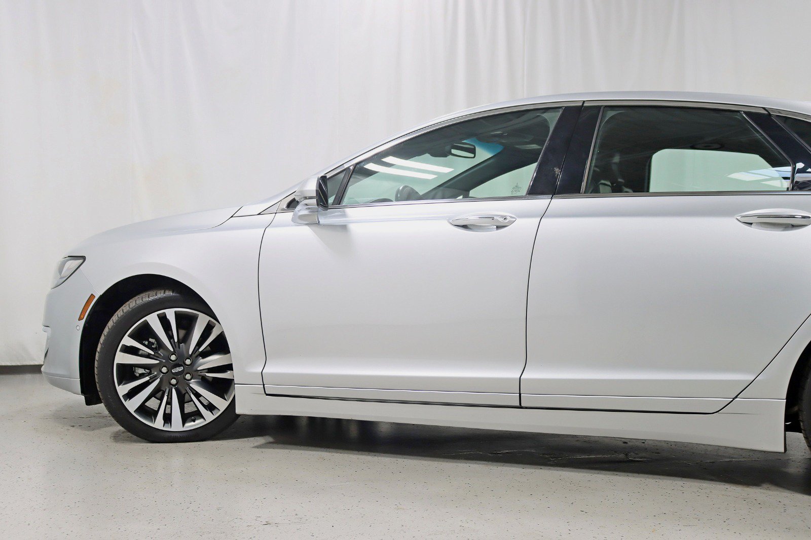 Used 2019 Lincoln MKZ Reserve FWD image 11